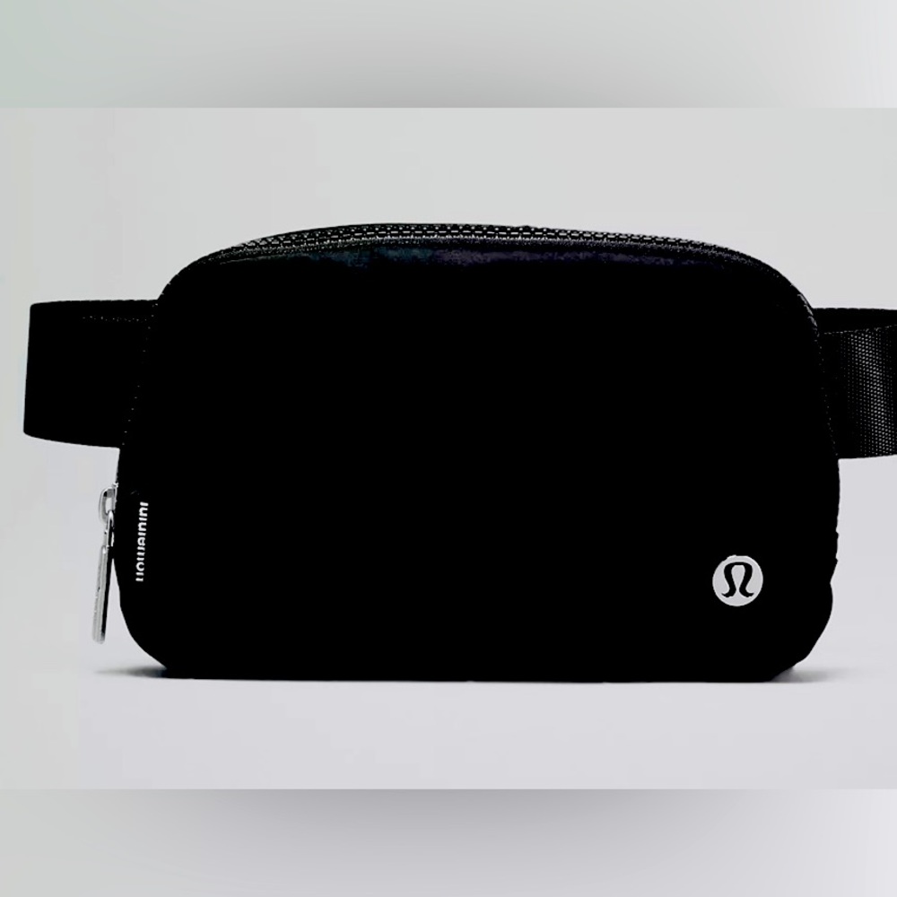 Lululemon Everywhere Belt Bag 1L / Like New